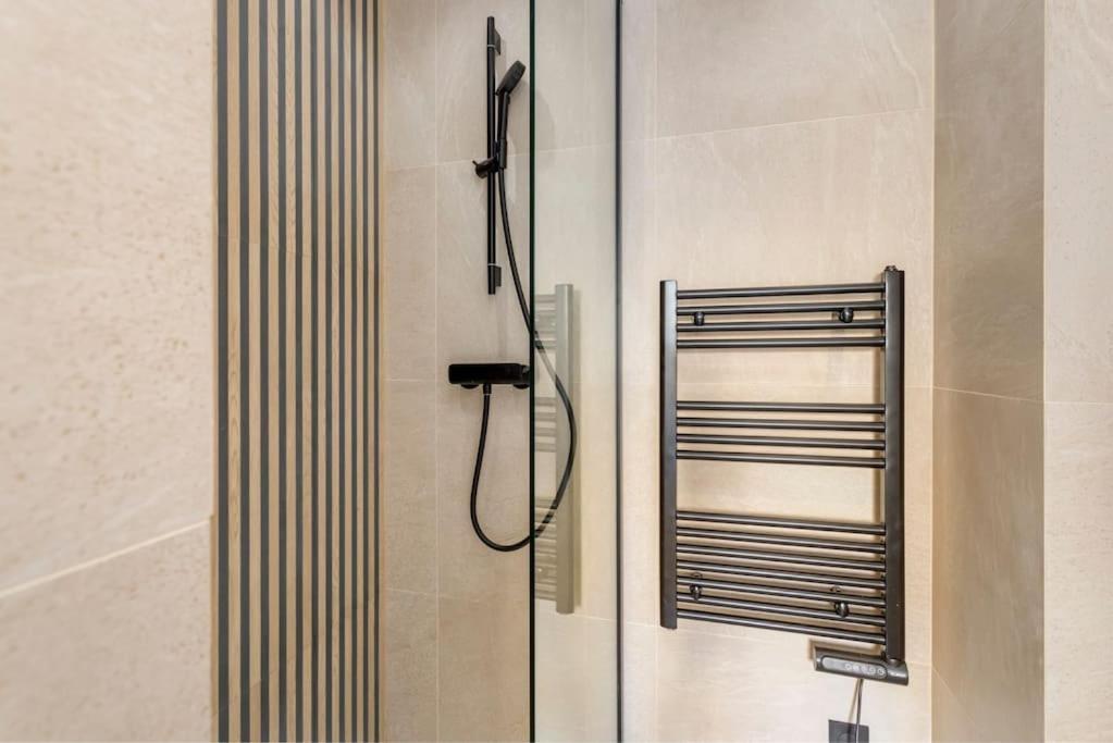 Luxurious 3 Min Walk From Eiffel Tower Appartamento *