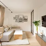 Luxurious 3 Min Walk From Eiffel Tower